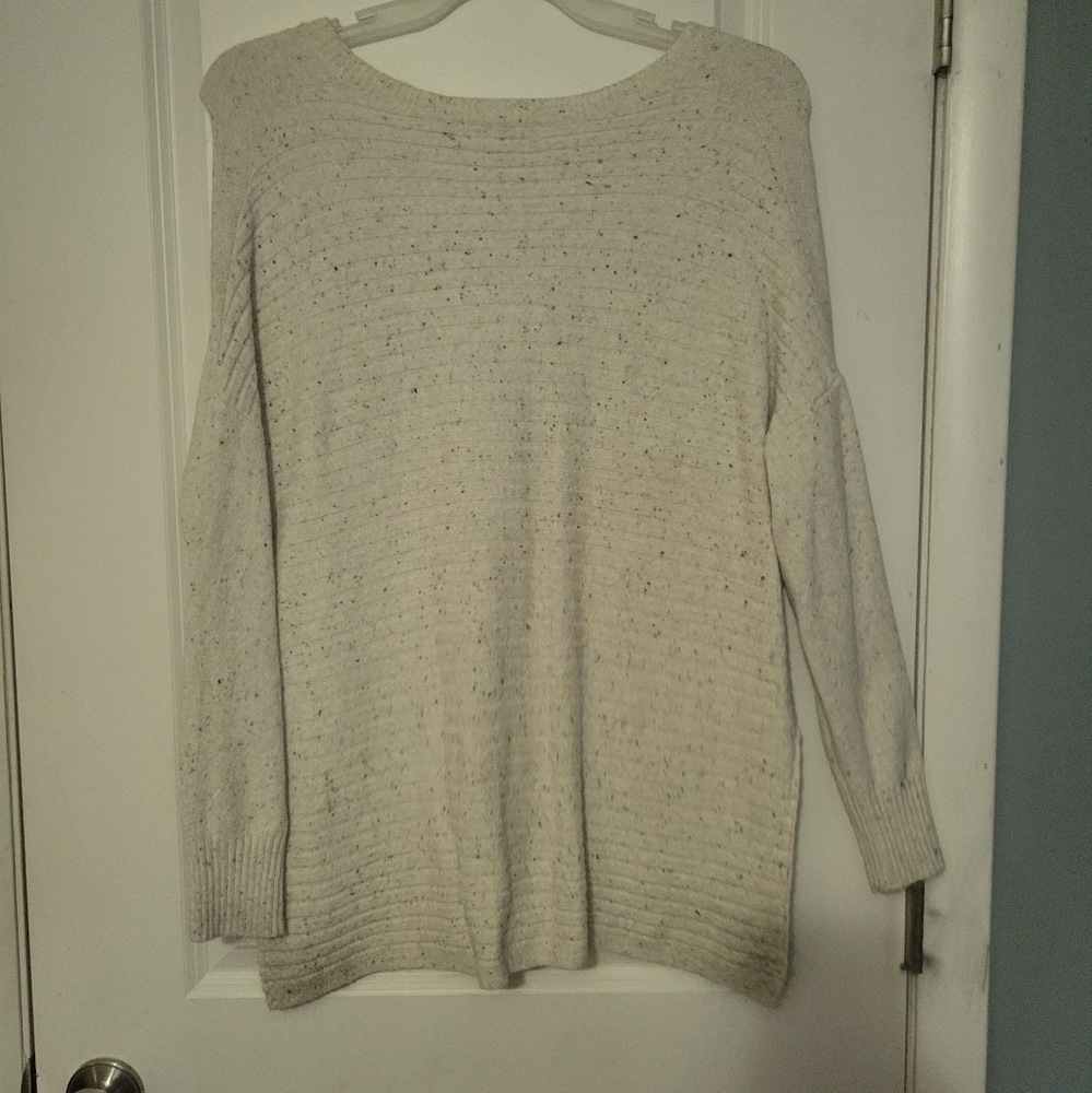 Ruby Moon, medium, off white with black speckles